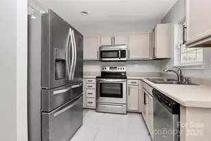 10219 Reindeer Way Ln, Charlotte, NC 28216 - Photo 7