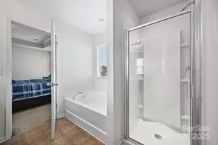 2811 Berry Creek Rd, Charlotte, NC 28214 - Photo 17