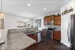 2811 Berry Creek Rd, Charlotte, NC 28214 - Photo 7