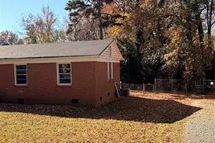 828 Tennyson Dr, Charlotte, NC 28208 - Photo 3