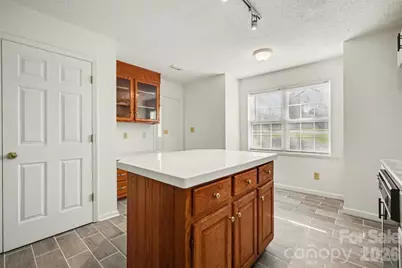 570 29th Avenue Drive NW, Hickory, NC 28601 - Photo 9