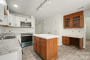 570 29th Ave Dr NW, Hickory, NC 28601 - Photo 7