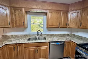 208 Murdock Rd, Bakersville, NC 28705 - Photo 3