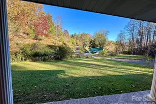 208 Murdock Rd, Bakersville, NC 28705 - Photo 3