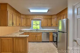 208 Murdock Rd, Bakersville, NC 28705 - Photo 3