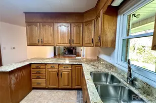 208 Murdock Rd, Bakersville, NC 28705 - Photo 5