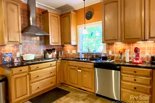 5001 Ardenwoods Dr, Charlotte, NC 28215 - Photo 11