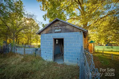 322 7th Street SW, Taylorsville, NC 28681 - Photo 5