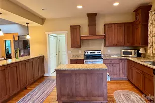 894 Dunroy Dr, Hendersonville, NC 28739 - Photo 13