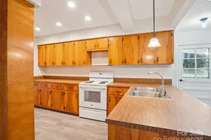 34 Parkview Dr, Brevard, NC 28712 - Photo 7