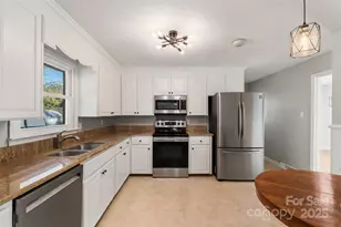 1332 N Dobys Bridge Rd, Fort Mill, SC 29715 - Photo 17