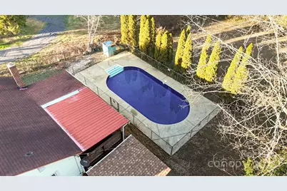 375 20th Avenue NE, Hickory, NC 28601 - Photo 3