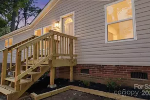 5050 Park Creek Dr, Mount Holly, NC 28120 - Photo 3