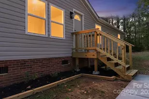 5050 Park Creek Dr, Mount Holly, NC 28120 - Photo 5