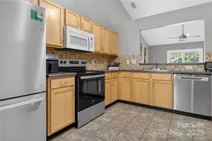 3219 Alderpoint Ln, Charlotte, NC 28262 - Photo 9