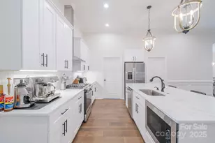 994 Cedar Crest Ln, Florence, SC 29501 - Photo 5