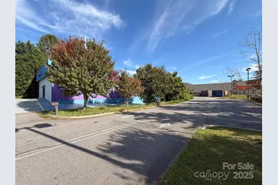 900 W Chapel Road, Asheville, NC 28803 - Photo 15