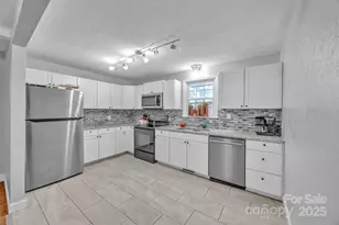 227 W 27th St, Newton, NC 28658 - Photo 11