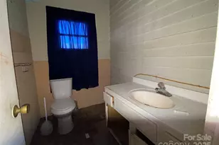 318 S 6th St, Lockhart, SC 29364 - Photo 13