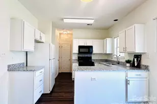 9201 Rotherham Ln, Charlotte, NC 28216 - Photo 47