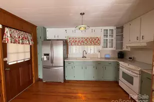 14 Lake View Dr N, Marion, NC 28752 - Photo 3