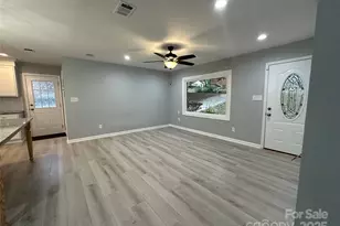 10517 Starwood Dr, Charlotte, NC 28215 - Photo 9