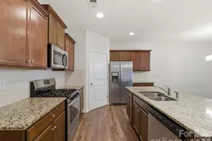 2212 Apple Glen Ln, Charlotte, NC 28269 - Photo 7