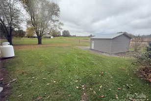 5601 Howard Gap Rd, Flat Rock, NC 28731 - Photo 3