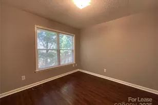 206 W 15th St, Newton, NC 28658 - Photo 9