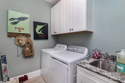 8945 Silver Springs Court, Charlotte, NC 28215 - Photo 13