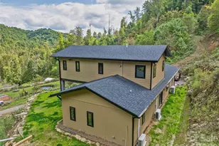 945 Roaring Fork Rd, Hot Springs, NC 28743 - Photo 25