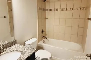 1229 Queen Lyon Ct, Charlotte, NC 28205 - Photo 15