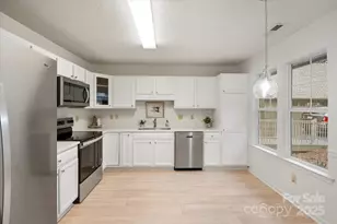 102 Fox Den Ct, Hendersonville, NC 28792 - Photo 7