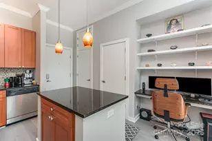 525 E 6th St, Charlotte, NC 28202 - Photo 13