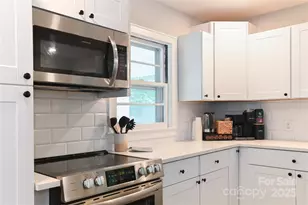 914 Crestmere St, Charlotte, NC 28208 - Photo 17