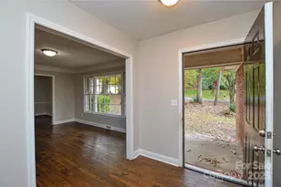 11810 Lansbury Ct, Charlotte, NC 28226 - Photo 3