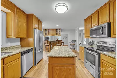 651 25th Avenue NW, Hickory, NC 28601 - Photo 13