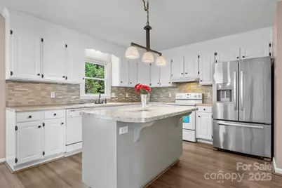 712 Painted Feather Lane NW, Conover, NC 28613 - Photo 9