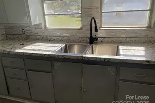 327 39th St Pl SW, Hickory, NC 28602 - Photo 5