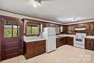 83 Flint St, Canton, NC 28716 - Photo 7