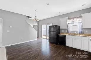 6004 Vista Woods Ln, Charlotte, NC 28215 - Photo 11