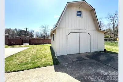 3157 28th Street NE, Hickory, NC 28601 - Photo 11