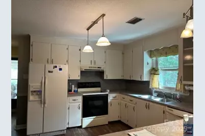 1250 21st Avenue NE, Hickory, NC 28601 - Photo 5