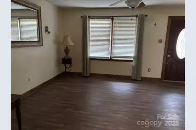 1250 21st Avenue NE, Hickory, NC 28601 - Photo 3