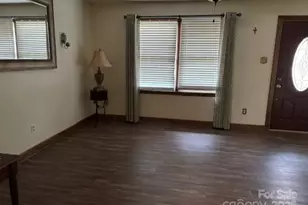 1250 21st Ave NE, Hickory, NC 28601 - Photo 3