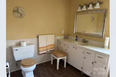 1250 21st Avenue NE, Hickory, NC 28601 - Photo 9