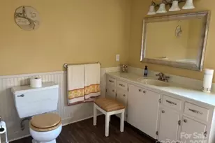 1250 21st Ave NE, Hickory, NC 28601 - Photo 9