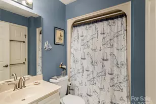 606 Red Oak Dr, Hendersonville, NC 28791 - Photo 27