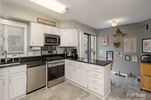 606 Red Oak Dr, Hendersonville, NC 28791 - Photo 17