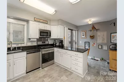 606 Red Oak Drive, Hendersonville, NC 28791 - Photo 17